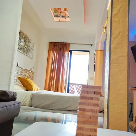 Апартаменты Lovely Views, Heated Pool, Great Location