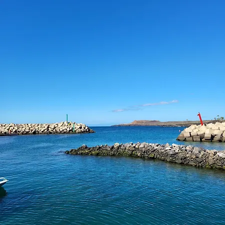 Lovely Views, Heated Pool, Great Location Apartment